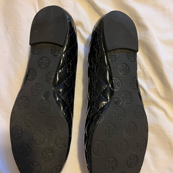 VGUC Tory Burch Black Quilted Skin Flats Reva Sz 8.5 - Picture 2 of 3